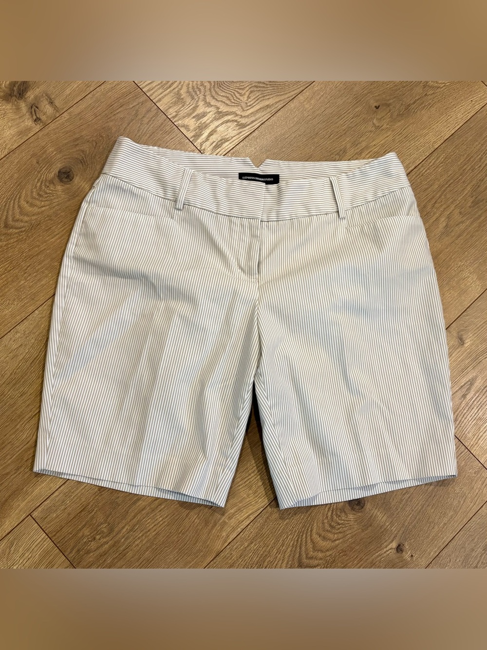 Express Design Studio Women’s Bermuda Shorts Size 8 Striped Mid Rise Pockets